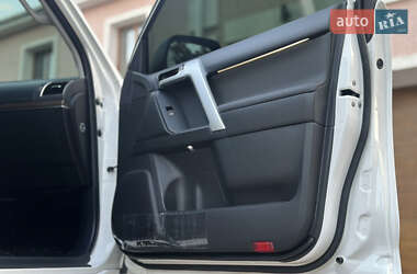 Позашляховик / Кросовер Toyota Land Cruiser Prado 2019 в 