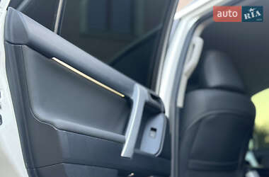 Позашляховик / Кросовер Toyota Land Cruiser Prado 2019 в 