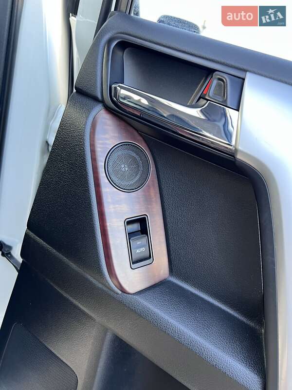 Позашляховик / Кросовер Toyota Land Cruiser Prado 2013 в Києві