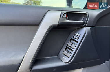 Внедорожник / Кроссовер Toyota Land Cruiser Prado 2012 в 