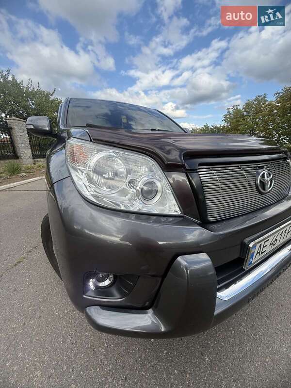 Внедорожник / Кроссовер Toyota Land Cruiser Prado 2010 в Харькове