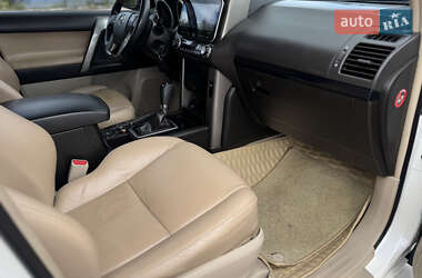 Внедорожник / Кроссовер Toyota Land Cruiser Prado 2010 в 