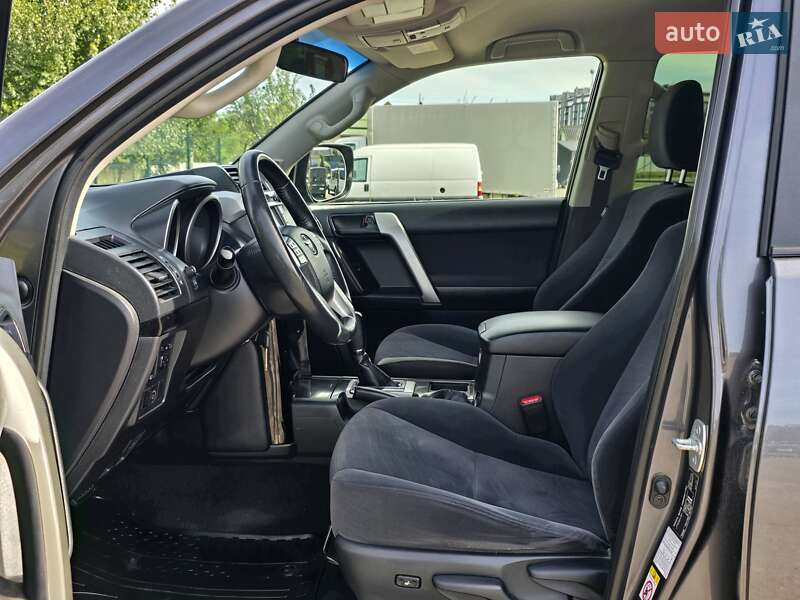 Внедорожник / Кроссовер Toyota Land Cruiser Prado 2017 в Хмельницком