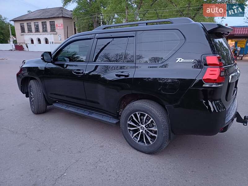 Внедорожник / Кроссовер Toyota Land Cruiser Prado 2010 в Александрие