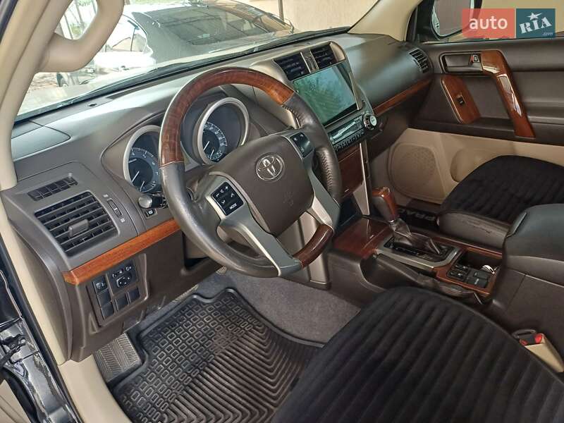 Внедорожник / Кроссовер Toyota Land Cruiser Prado 2010 в Александрие