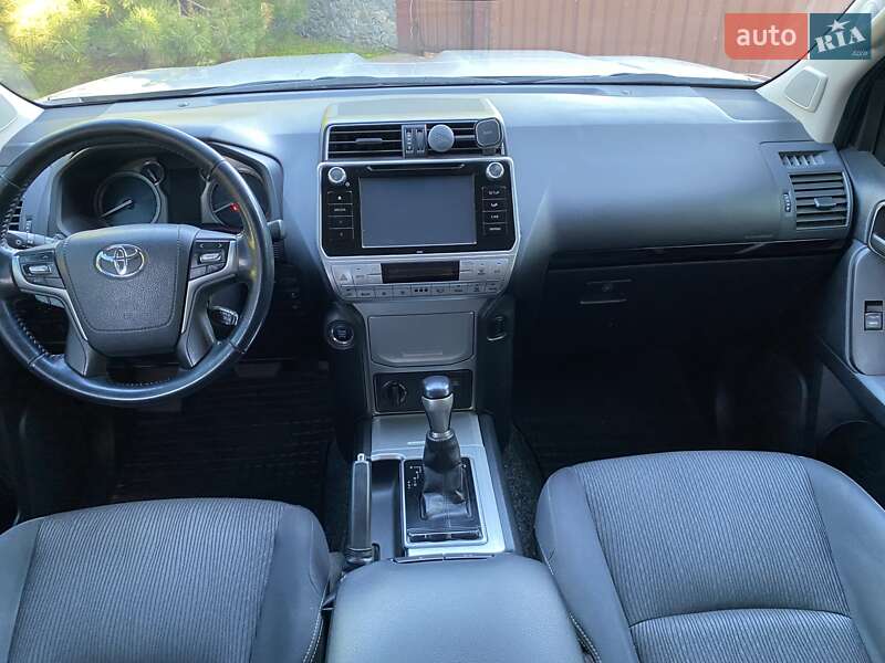 Внедорожник / Кроссовер Toyota Land Cruiser Prado 2017 в Днепре