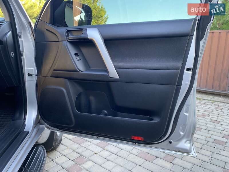 Внедорожник / Кроссовер Toyota Land Cruiser Prado 2017 в Днепре