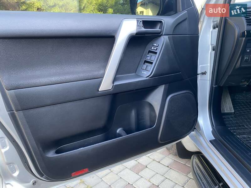 Внедорожник / Кроссовер Toyota Land Cruiser Prado 2017 в Днепре