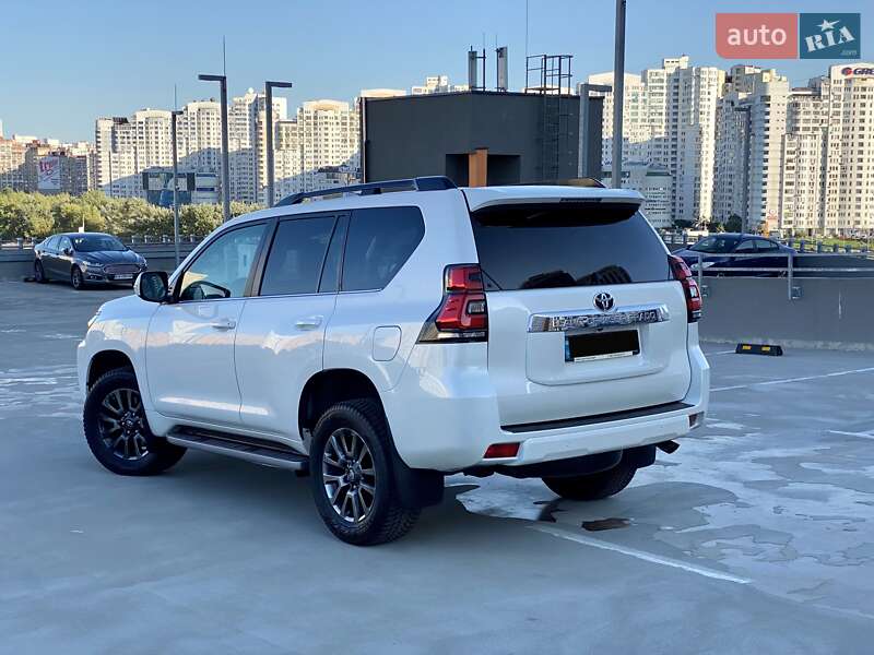 Позашляховик / Кросовер Toyota Land Cruiser Prado 2019 в Києві