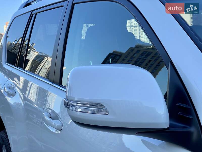 Позашляховик / Кросовер Toyota Land Cruiser Prado 2019 в Києві