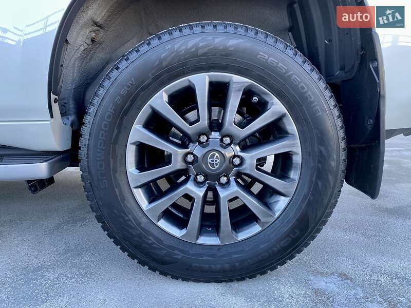 Позашляховик / Кросовер Toyota Land Cruiser Prado 2019 в Києві