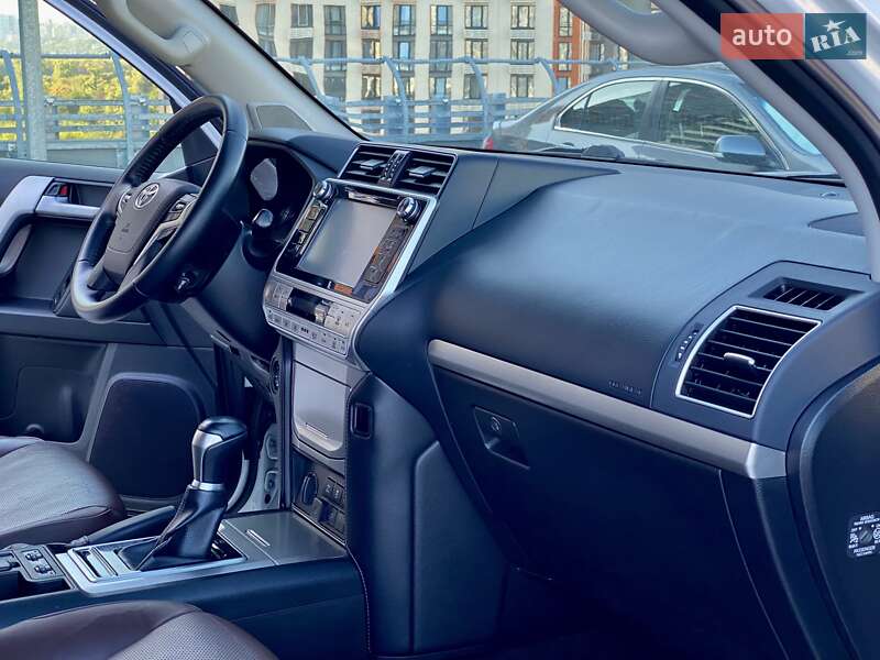Позашляховик / Кросовер Toyota Land Cruiser Prado 2019 в Києві