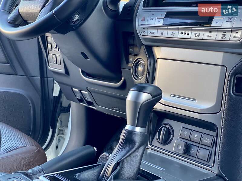 Позашляховик / Кросовер Toyota Land Cruiser Prado 2019 в Києві