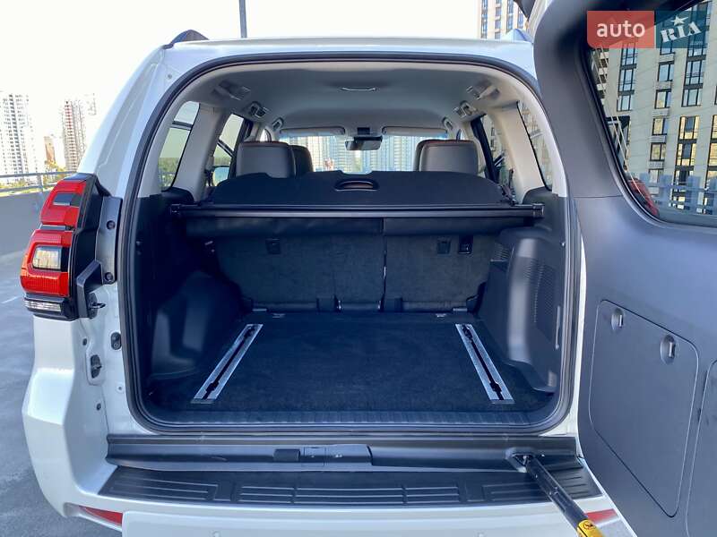Позашляховик / Кросовер Toyota Land Cruiser Prado 2019 в Києві