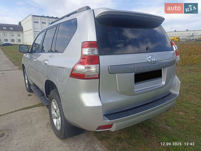 Позашляховик / Кросовер Toyota Land Cruiser Prado 2015 в Києві