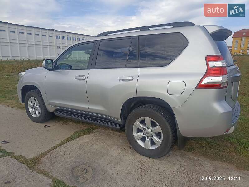 Позашляховик / Кросовер Toyota Land Cruiser Prado 2015 в Києві