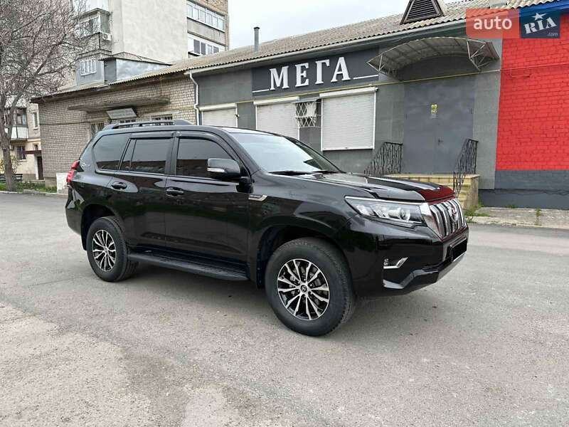 Внедорожник / Кроссовер Toyota Land Cruiser Prado 2010 в Александрие