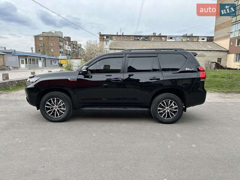Внедорожник / Кроссовер Toyota Land Cruiser Prado 2010 в Александрие