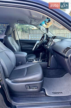 Внедорожник / Кроссовер Toyota Land Cruiser Prado 2015 в 