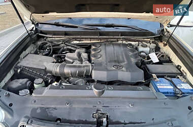 Внедорожник / Кроссовер Toyota Land Cruiser Prado 2010 в 