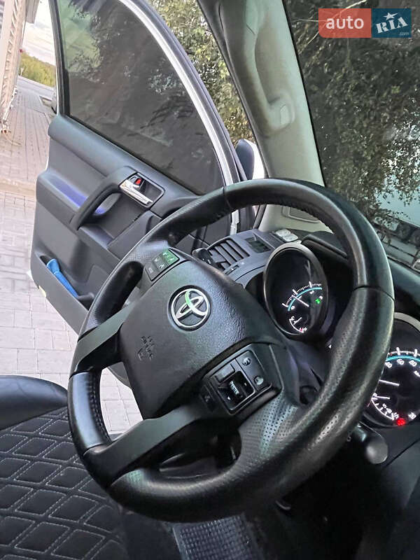Внедорожник / Кроссовер Toyota Land Cruiser Prado 2010 в Днепре