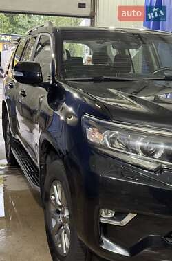 Внедорожник / Кроссовер Toyota Land Cruiser Prado 2019 в 