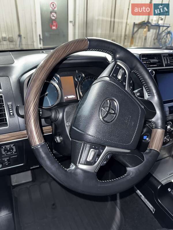 Внедорожник / Кроссовер Toyota Land Cruiser Prado 2019 в Хмельницком