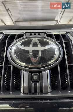 Внедорожник / Кроссовер Toyota Land Cruiser Prado 2019 в 