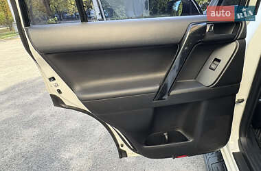 Внедорожник / Кроссовер Toyota Land Cruiser Prado 2017 в 