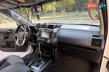 Внедорожник / Кроссовер Toyota Land Cruiser Prado 2017 в 
