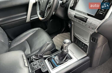 Внедорожник / Кроссовер Toyota Land Cruiser Prado 2019 в 