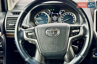 Позашляховик / Кросовер Toyota Land Cruiser Prado 2018 в 