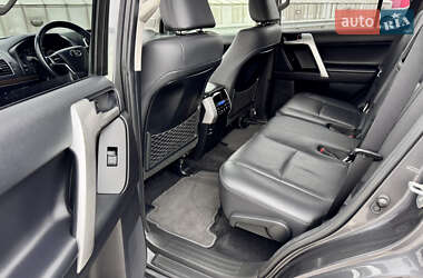 Позашляховик / Кросовер Toyota Land Cruiser Prado 2018 в 