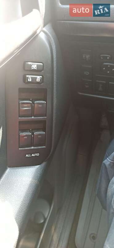 Внедорожник / Кроссовер Toyota Land Cruiser Prado 2011 в Черновцах
