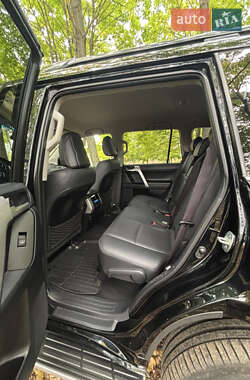 Внедорожник / Кроссовер Toyota Land Cruiser Prado 2020 в 