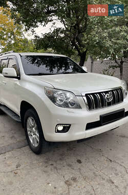 Внедорожник / Кроссовер Toyota Land Cruiser Prado 2010 в Днепре