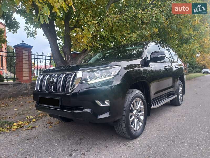 Позашляховик / Кросовер Toyota Land Cruiser Prado 2017 в 