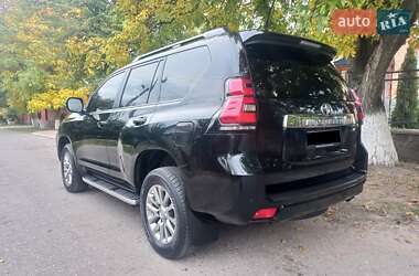 Позашляховик / Кросовер Toyota Land Cruiser Prado 2017 в 