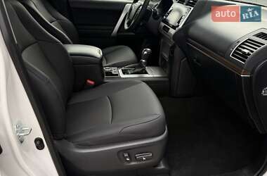 Позашляховик / Кросовер Toyota Land Cruiser Prado 2021 в 