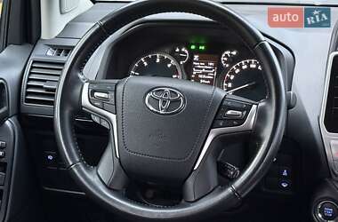 Внедорожник / Кроссовер Toyota Land Cruiser Prado 2020 в 