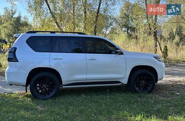 Внедорожник / Кроссовер Toyota Land Cruiser Prado 2019 в 