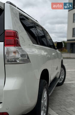 Внедорожник / Кроссовер Toyota Land Cruiser Prado 2010 в 