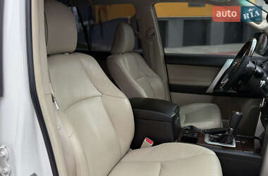 Внедорожник / Кроссовер Toyota Land Cruiser Prado 2010 в 