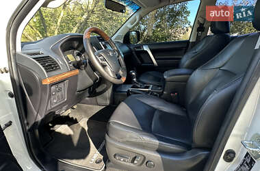 Внедорожник / Кроссовер Toyota Land Cruiser Prado 2019 в 