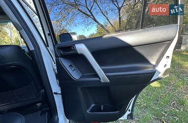 Внедорожник / Кроссовер Toyota Land Cruiser Prado 2019 в 