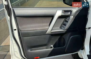 Внедорожник / Кроссовер Toyota Land Cruiser Prado 2019 в 