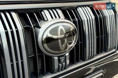 Внедорожник / Кроссовер Toyota Land Cruiser Prado 2020 в 