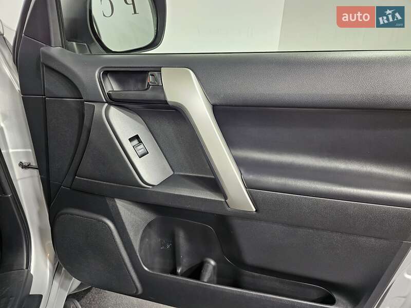 Позашляховик / Кросовер Toyota Land Cruiser Prado 2020 в Києві фото 19 Позашляховик / Кросовер Toyota Land Cruiser Prado 2020 в Києві