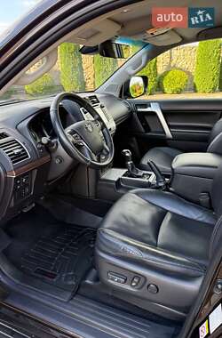 Позашляховик / Кросовер Toyota Land Cruiser Prado 2018 в  фото 16 Позашляховик / Кросовер Toyota Land Cruiser Prado 2018 в