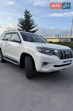 Внедорожник / Кроссовер Toyota Land Cruiser Prado 2019 в 